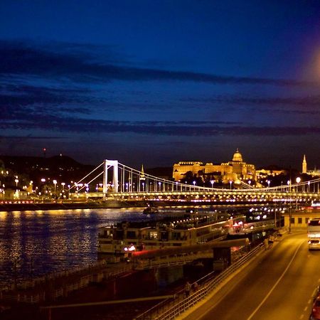 Pelicanstay At Riverside Danube Budapest Exteriör bild