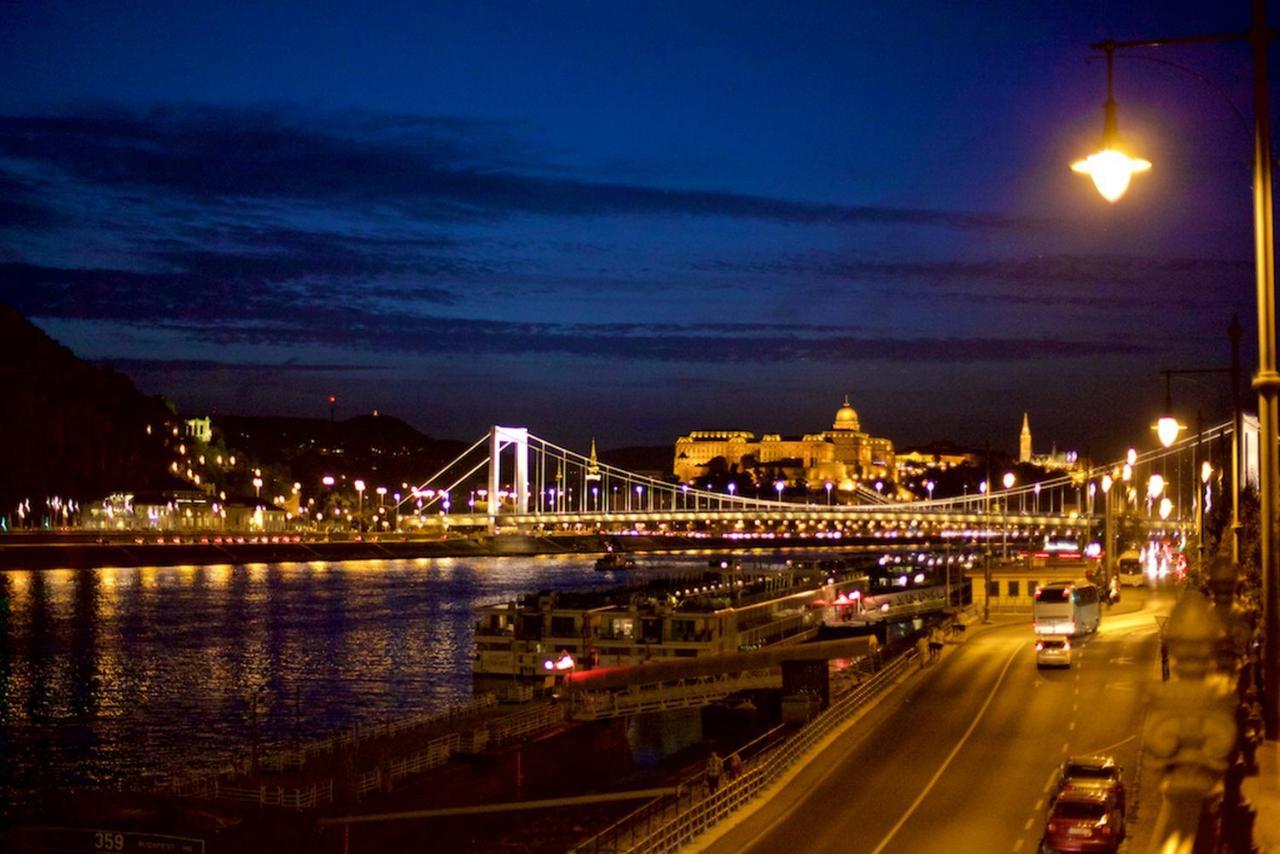 Pelicanstay At Riverside Danube Budapest Exteriör bild